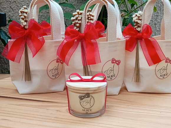 Lembrança Aniversário Vela Aromática 100g com Mini Ecobag