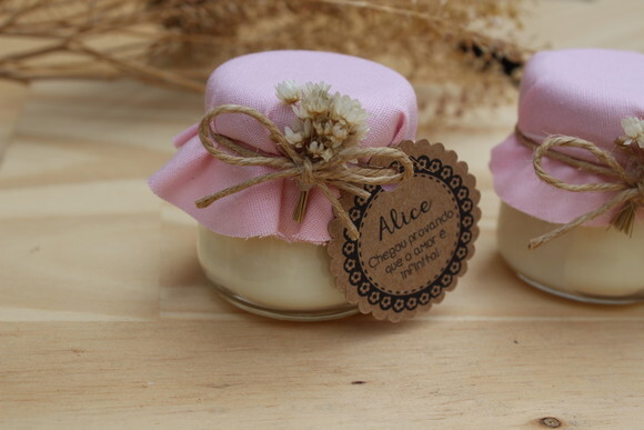 Lembrancinha Mini Vela Aromática 40g com Mini Buque de Flor