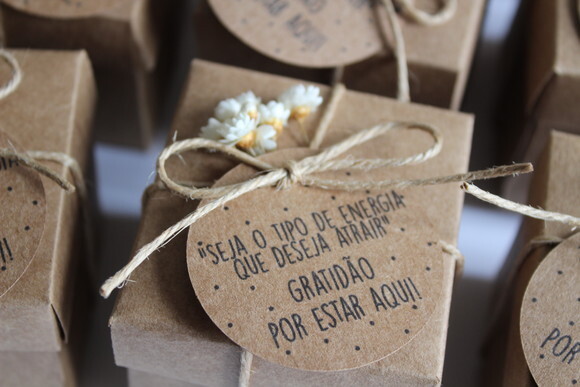Mini Vela Aromática com Caixinha e Mini Buque de Flor
