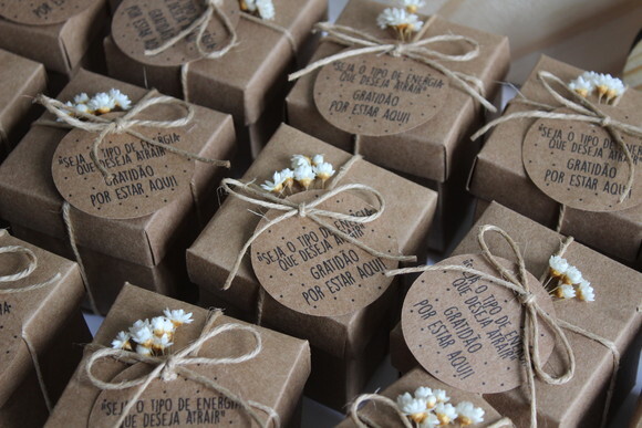 Mini Vela Aromática com Caixinha e Mini Buque de Flor