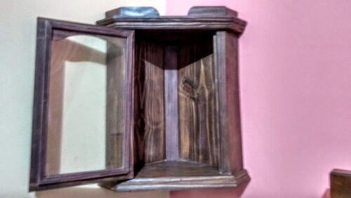 Oratório porta com vidro.
