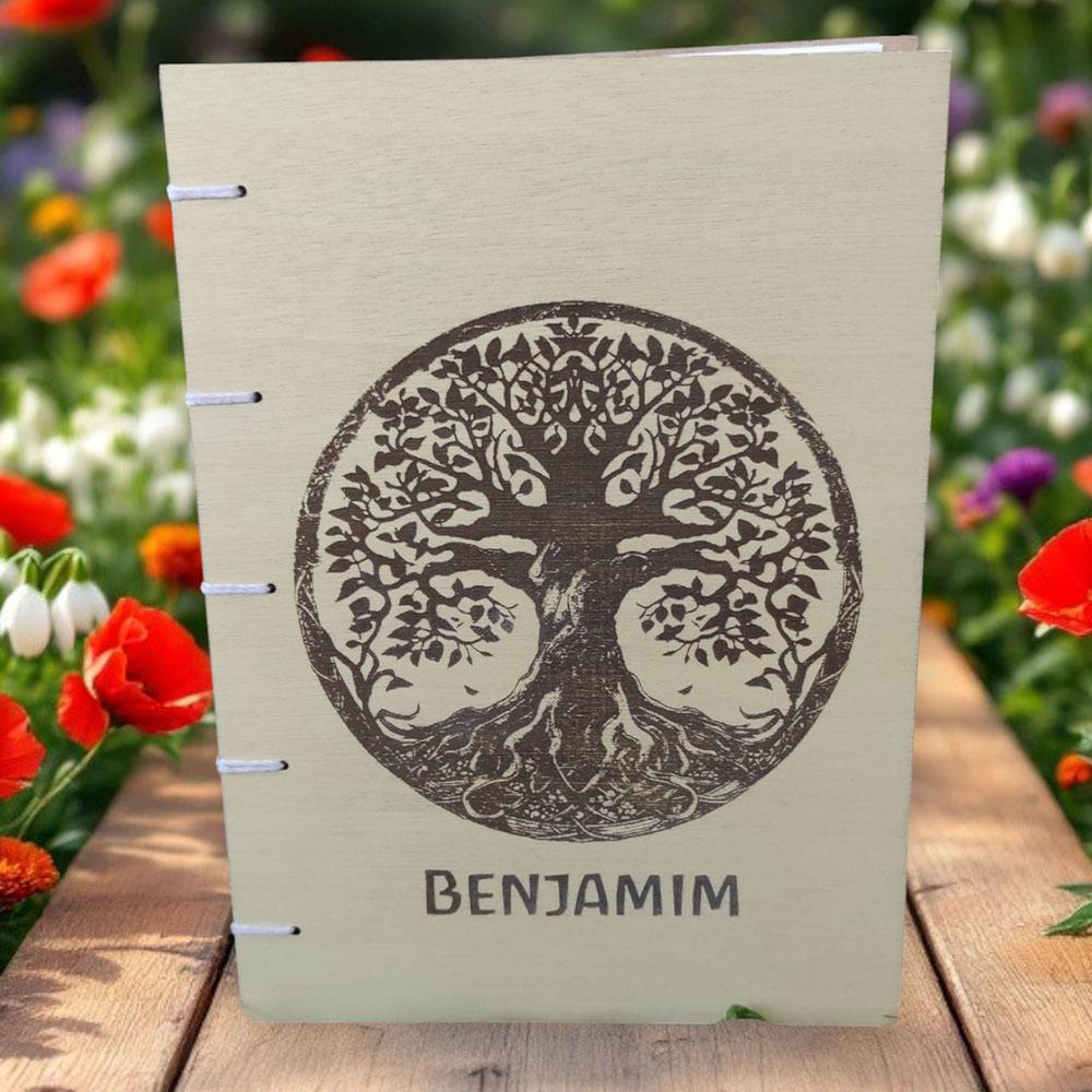 caderno com capa em madeira