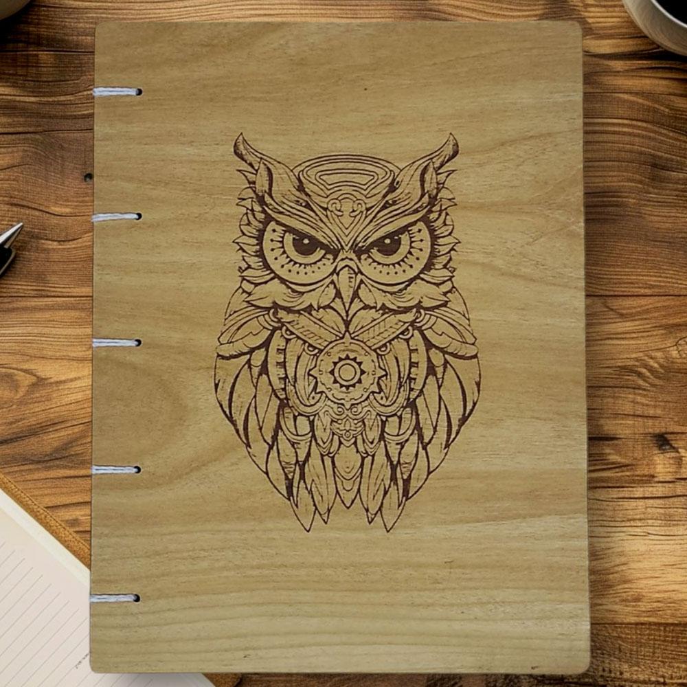 caderno com capa em madeira