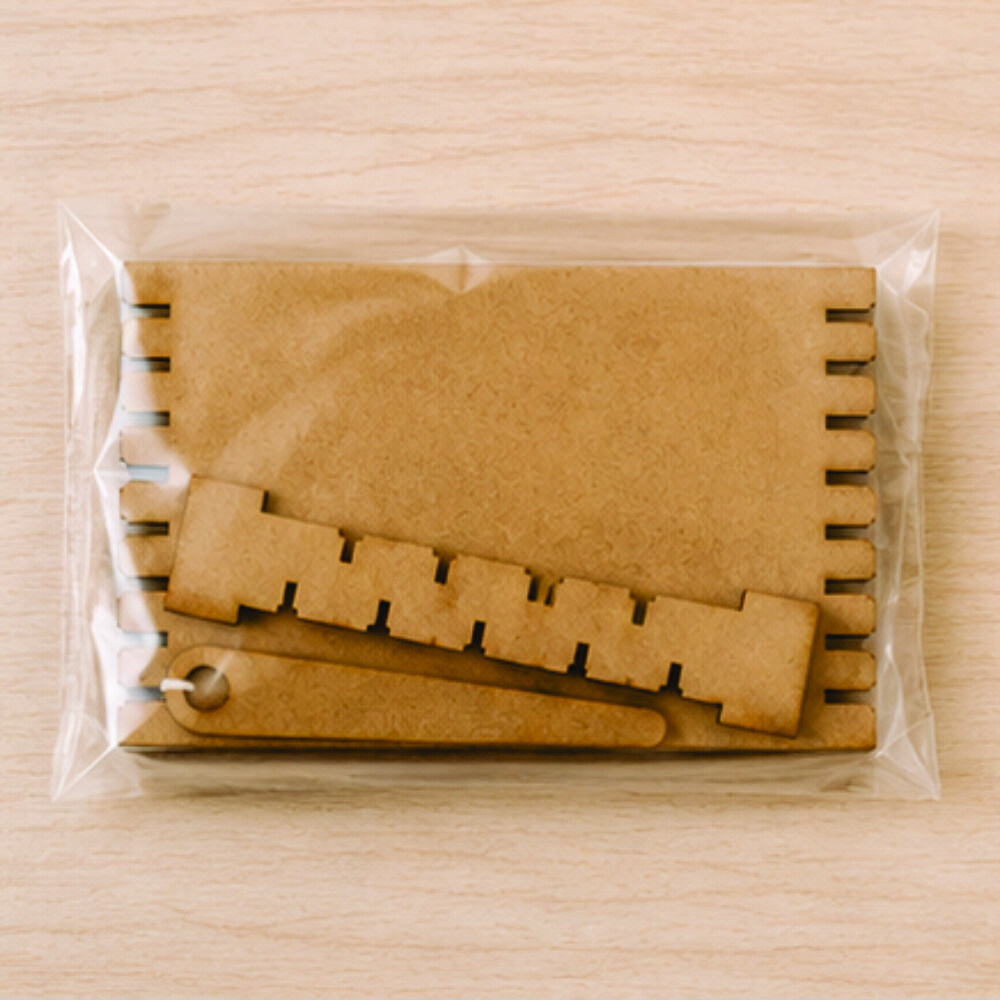 Mini Tear para Tapeçaria em MDF com Agulha e Pente