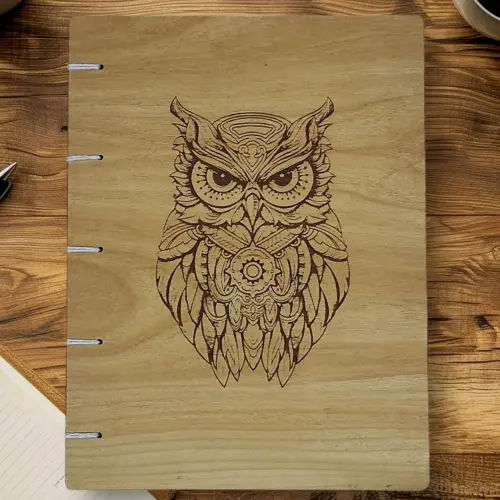 caderno com capa em madeira