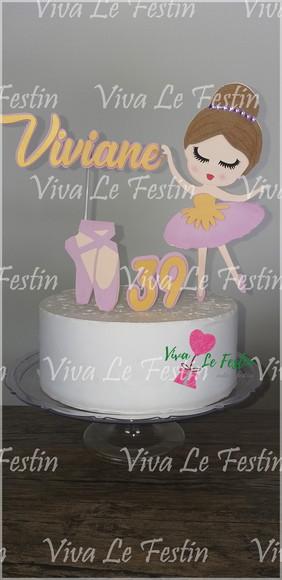 Topo de bolo em camada no tema balé, bailarina com nome e idade