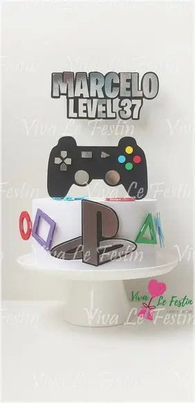 Topo de bolo no tema gamer, video game, jogador com nome e idade