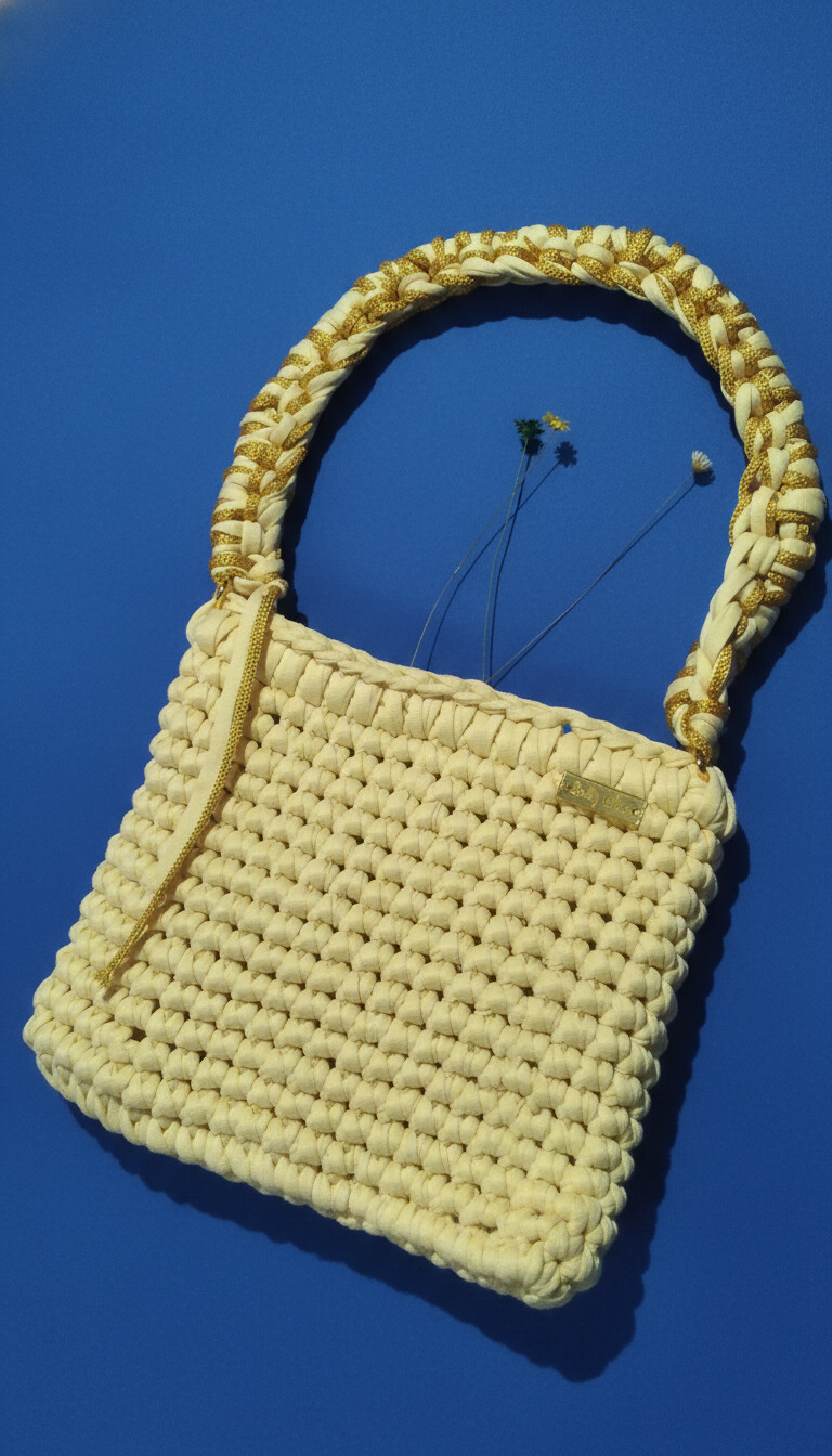 Bolsa de Crochê Feita Artesanalmente com Fio de Malha Amarelo