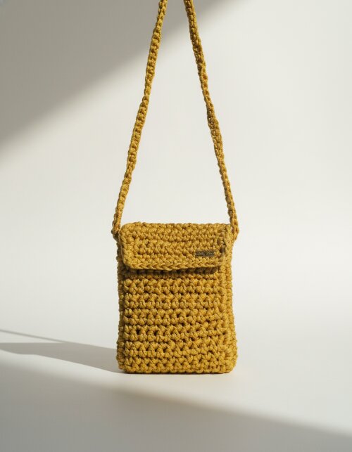Bolsa de Crochê Feita Artesanalmente com Fio de Poliamida Dourado