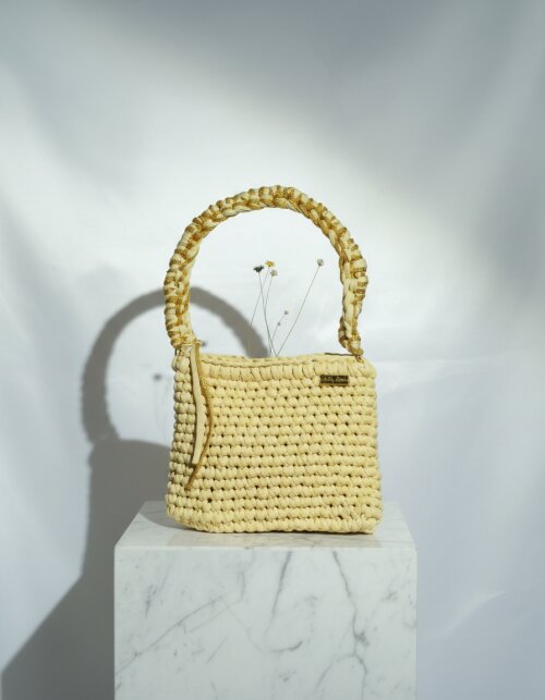 Bolsa de Crochê Feita Artesanalmente com Fio de Malha Amarelo