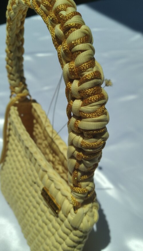 Bolsa de Crochê Feita Artesanalmente com Fio de Malha Amarelo