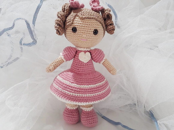 Boneca amigurumi personalizada