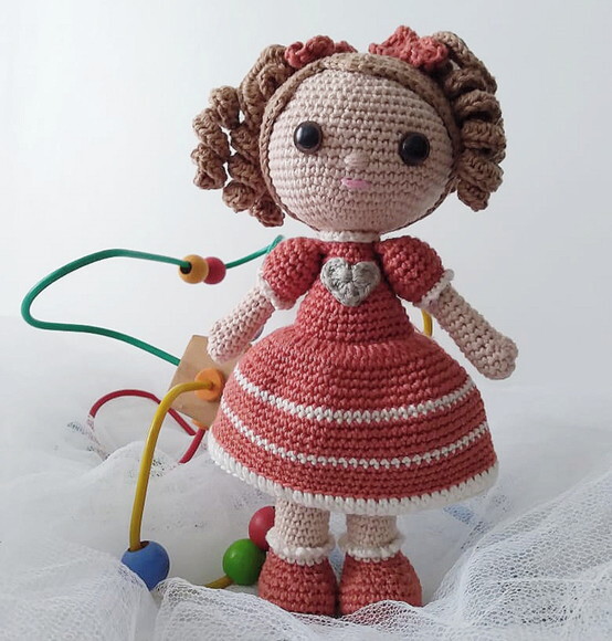 Boneca e chaveiro amigurumi personalizados