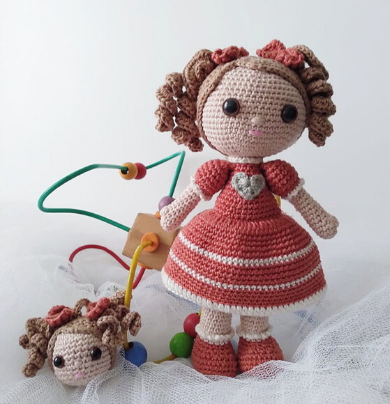 Boneca e chaveiro amigurumi personalizados