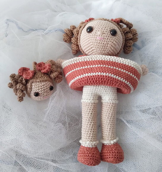 Boneca e chaveiro amigurumi personalizados