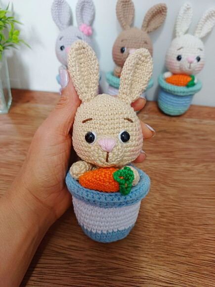 Coelho no Vazinho Amigurumi
