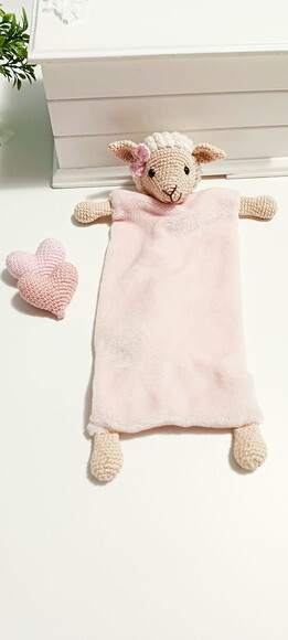 Naninha Ovelinha em Amigurumi