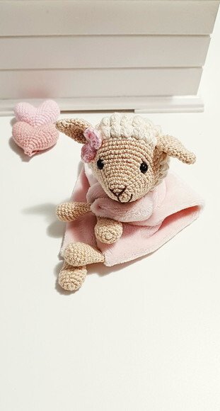 Naninha Ovelinha em Amigurumi