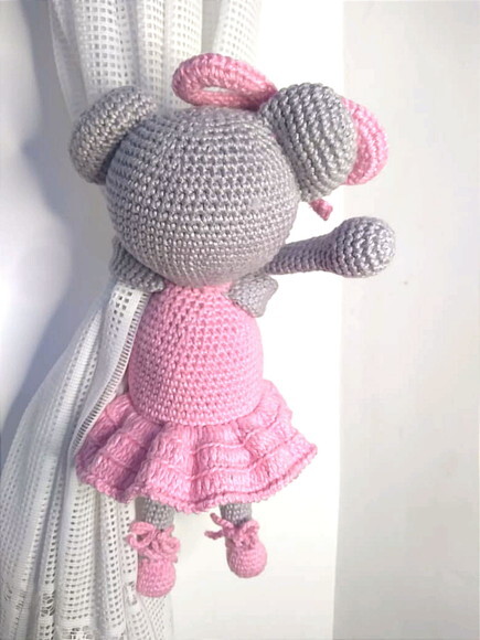 Prendedor de cortina ursinha amigurumi