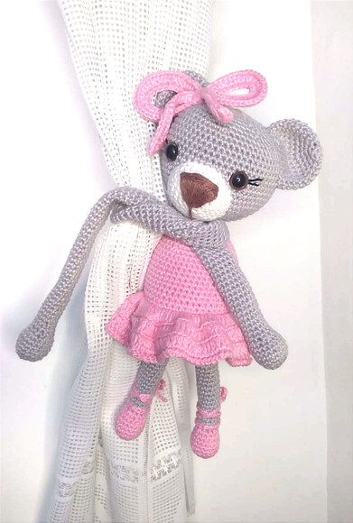 Prendedor de cortina ursinha amigurumi