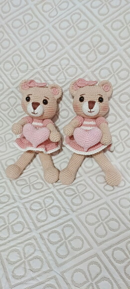 Ursinhas com Corações em Amigurumi