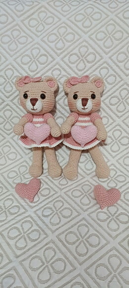 Ursinhas com Corações em Amigurumi