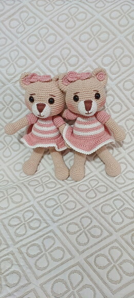 Ursinhas com Corações em Amigurumi