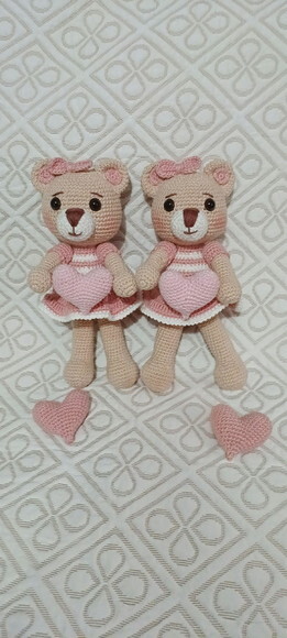Ursinhas com Corações em Amigurumi