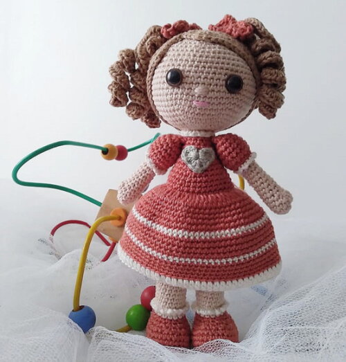 Boneca e chaveiro amigurumi personalizados