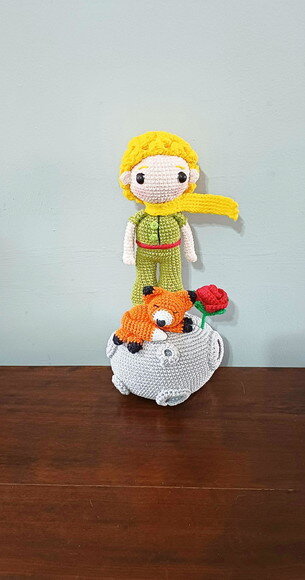Boneco Pequeno no Príncipe no Planeta