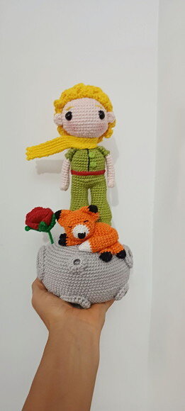 Boneco Pequeno no Príncipe no Planeta