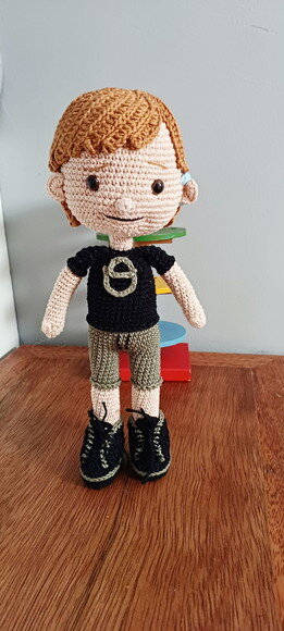 Boneco Personalizado com Aparelho Auditivo