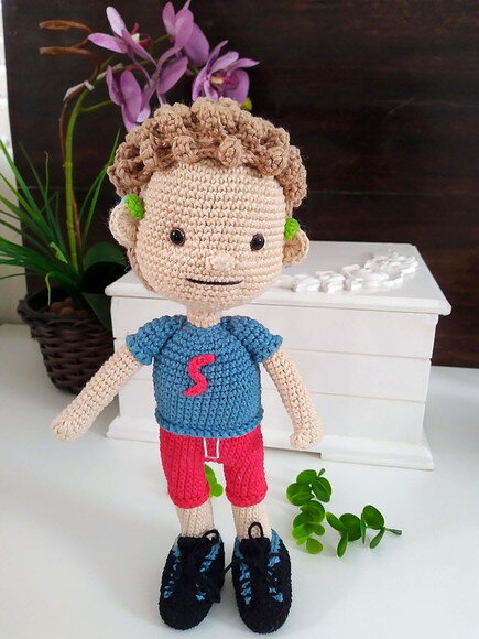 Boneco Personalizado Com Aparelho Auditivo E Cachorrinho