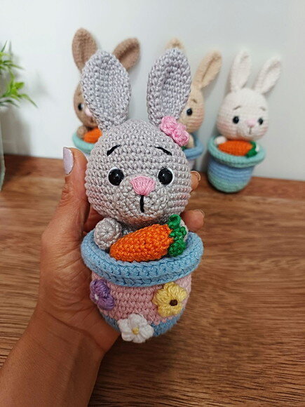 Coelho no Vazinho Amigurumi
