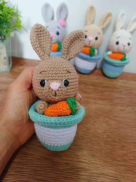 Coelho no Vazinho Amigurumi