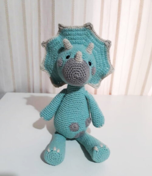 Dinossauro amigurumi verde