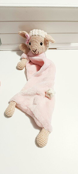 Naninha Ovelinha em Amigurumi