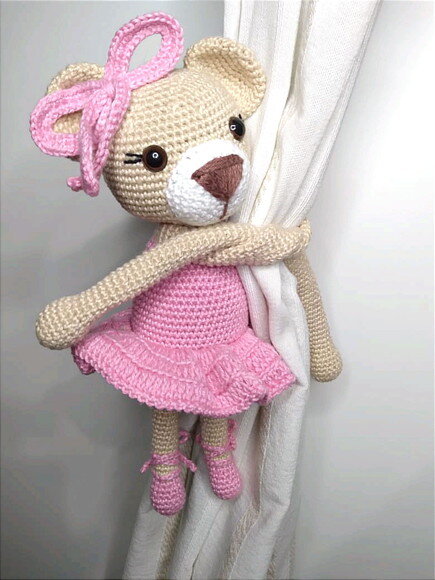 Prendedor de cortina ursinha amigurumi