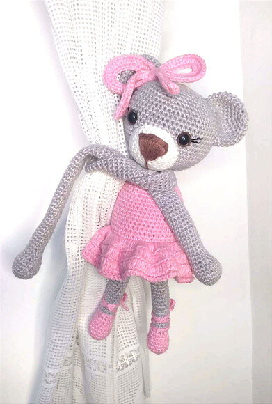 Prendedor de cortina ursinha amigurumi