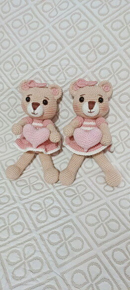 Ursinhas com Corações em Amigurumi