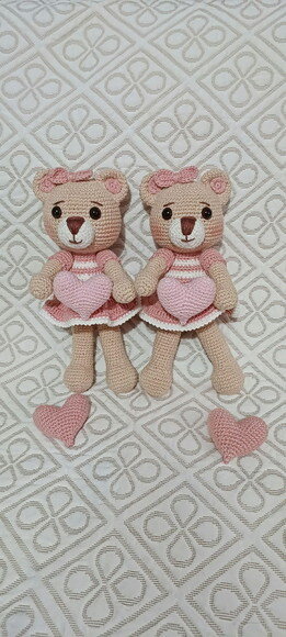 Ursinhas com Corações em Amigurumi