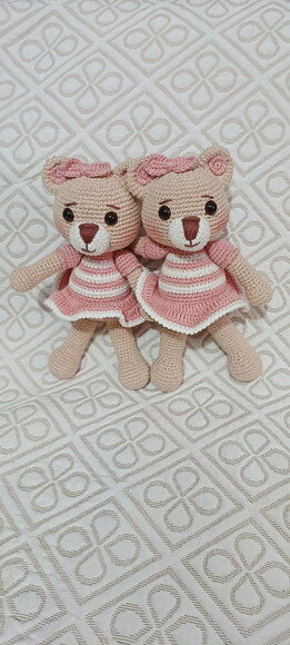 Ursinhas com Corações em Amigurumi