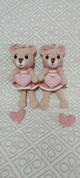Ursinhas com Corações em Amigurumi