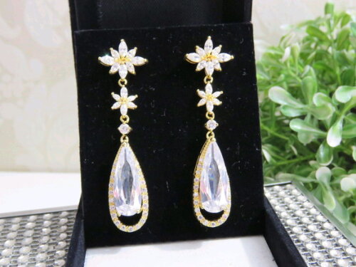 Brinco dourado de zircônia