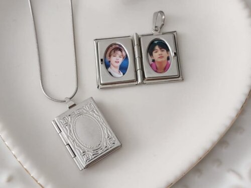 Colar Bts Relicario Jinkook