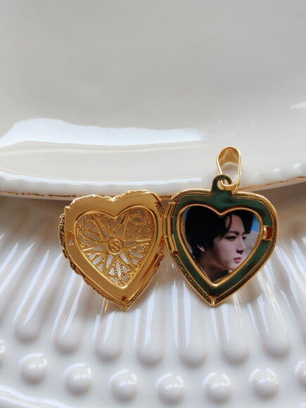Colar Bts Relicario Jungkook