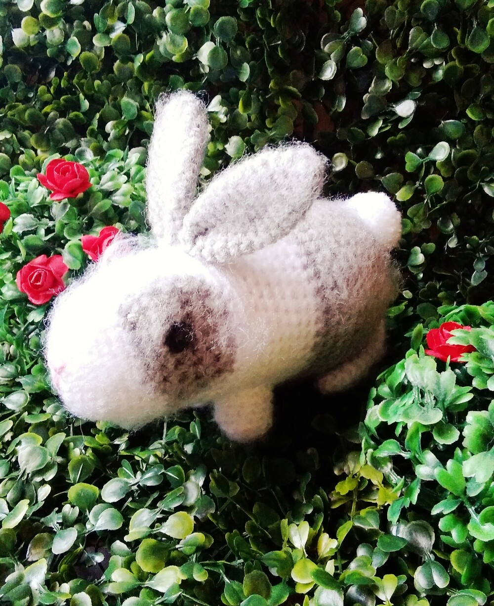 Coelho realista de amigurumi