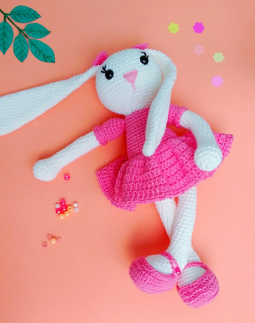 Coelha de amigurumi orelhuda