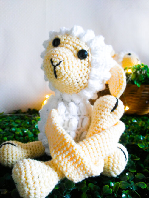 Amarrador de cortina em amigurumi Ovelhinhas
