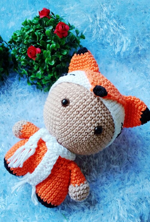 Raposinha de amigurumi